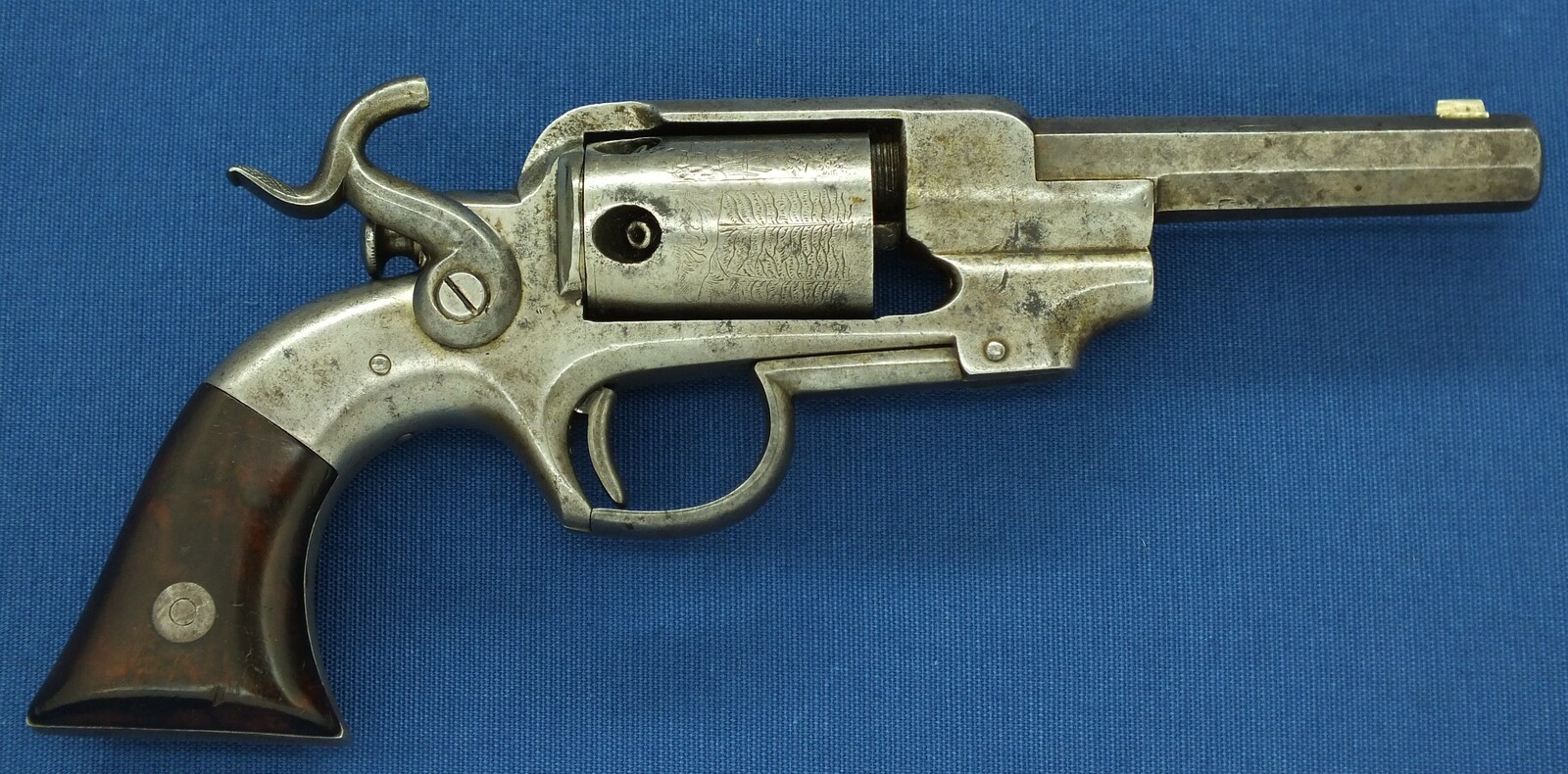 An antique American Allen&Wheelock Side-hammer first type Belt Model 5 shot percussion Revolver. 32 Caliber, 4 inch barrel. Length 25cm. In very good condition.