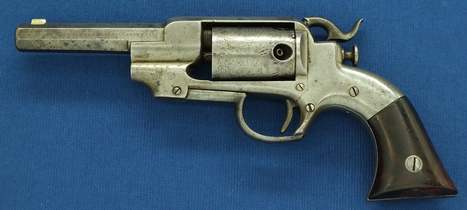 An antique American Allen&Wheelock Side-hammer first type Belt Model 5 shot percussion Revolver. 32 Caliber, 4 inch barrel. Length 25cm. In very good condition.