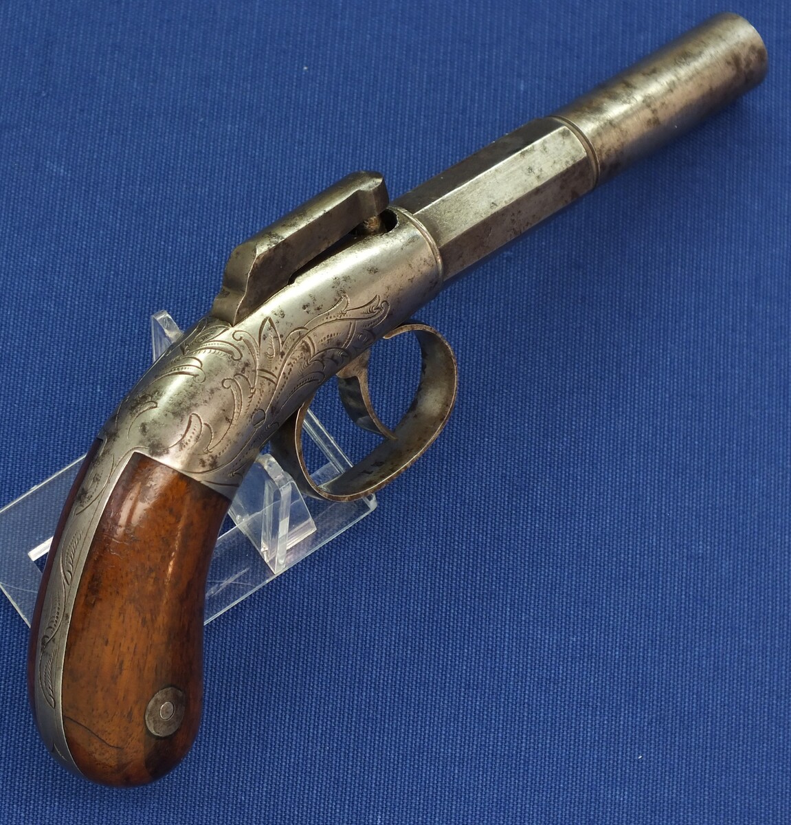 An antique American Bacon & Co double action Bar Hammer percussion Pistol. 36 Caliber, 4 inch barrel. Lenght 21cm. In very good condition. Price 850 euro.