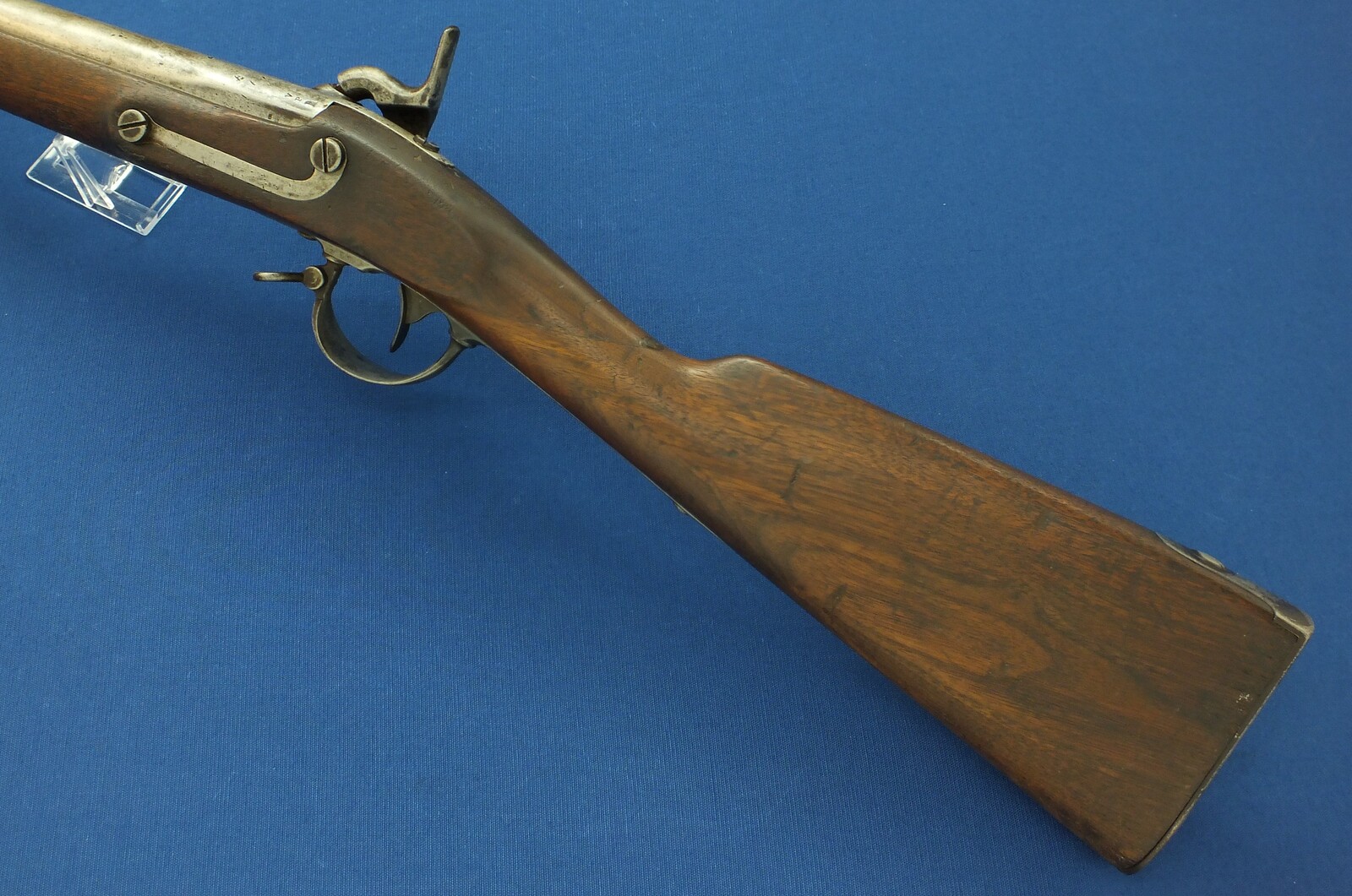 An antique American Civil Model 1842 Percussion Musket by Harpers Ferry. Caliber 69, 42 inch barrel. Length 146cm. In good condition. 