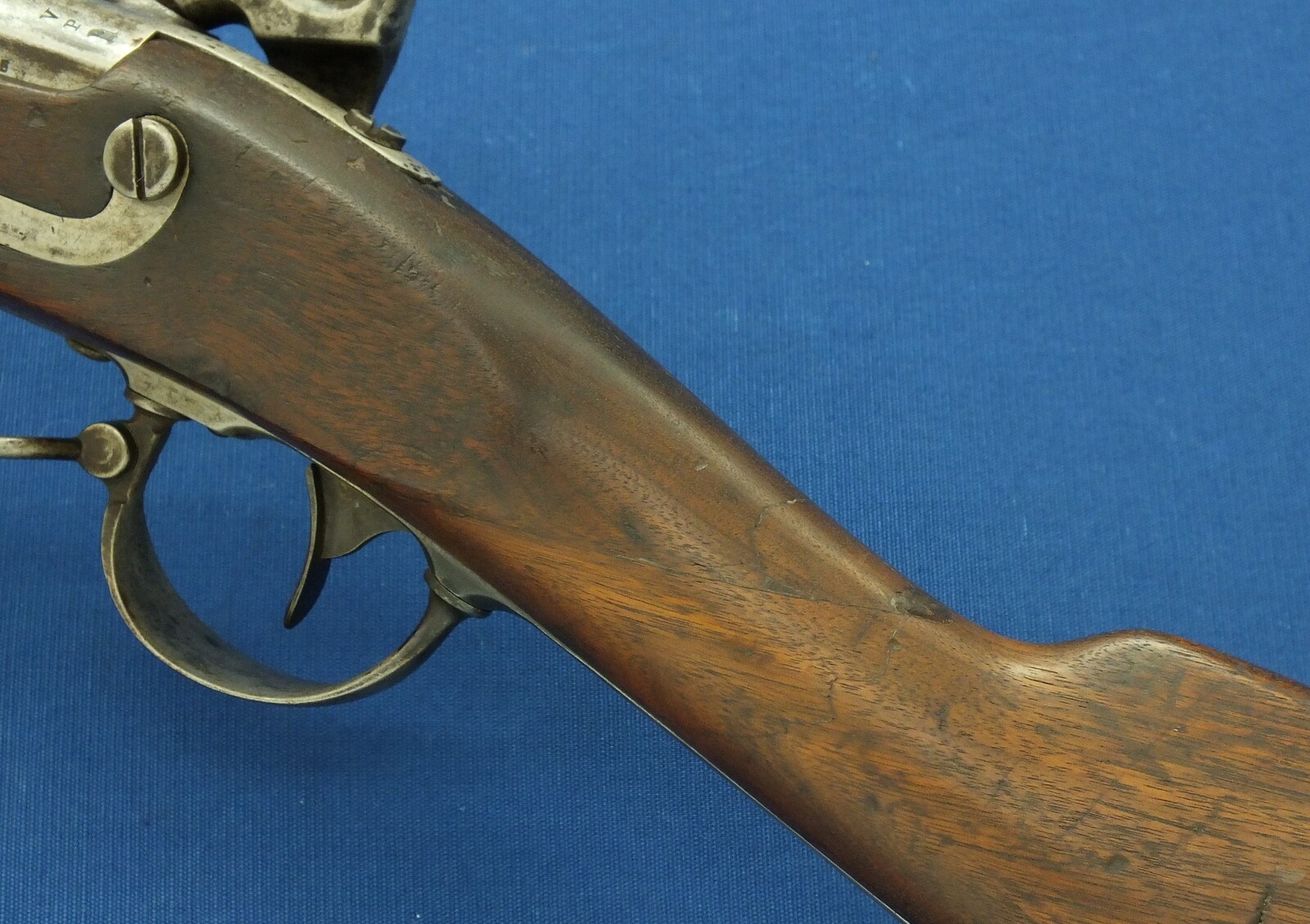 An antique American Civil Model 1842 Percussion Musket by Harpers Ferry. Caliber 69, 42 inch barrel. Length 146cm. In good condition. 