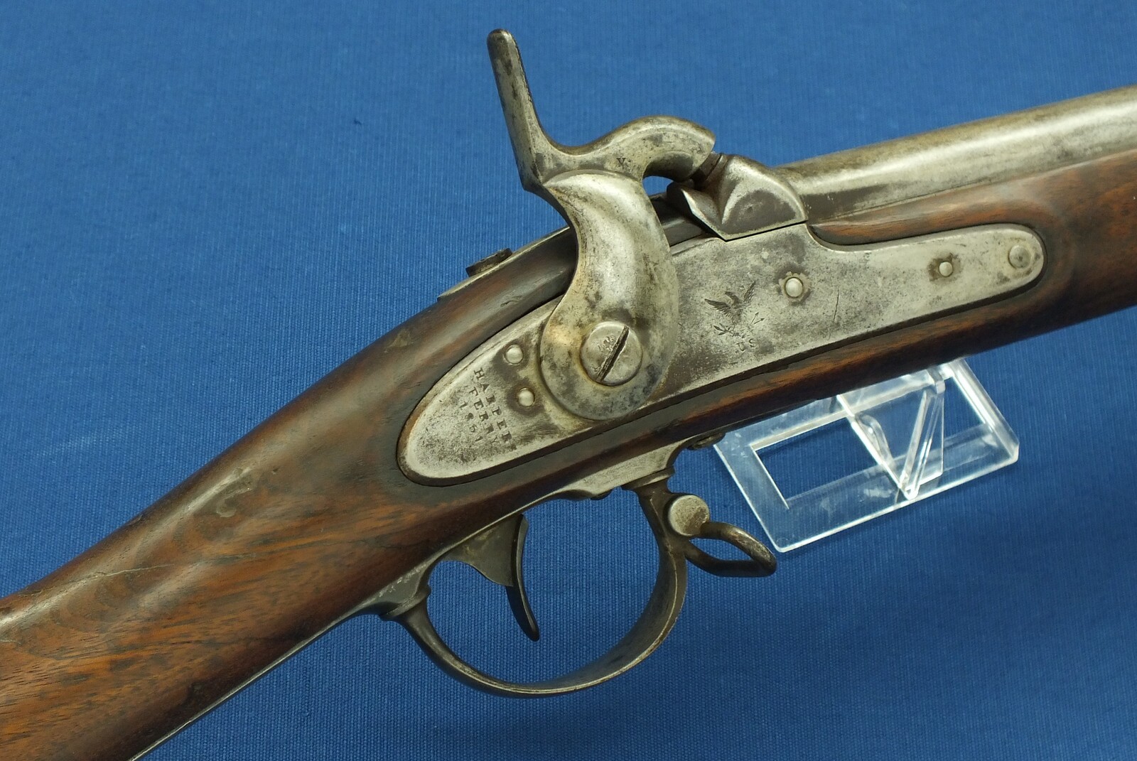 An antique American Civil Model 1842 Percussion Musket by Harpers Ferry. Caliber 69, 42 inch barrel. Length 146cm. In good condition. Price 800 euro.