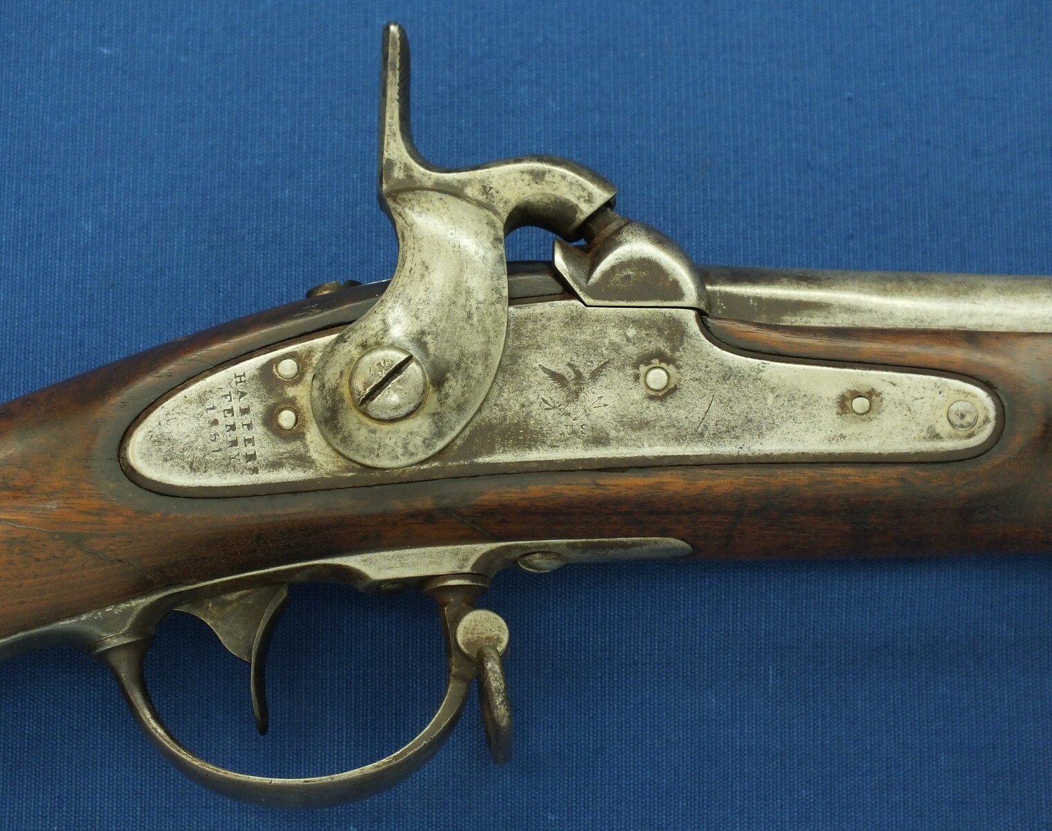 An antique American Civil Model 1842 Percussion Musket by Harpers Ferry. Caliber 69, 42 inch barrel. Length 146cm. In good condition. Price 800 euro.