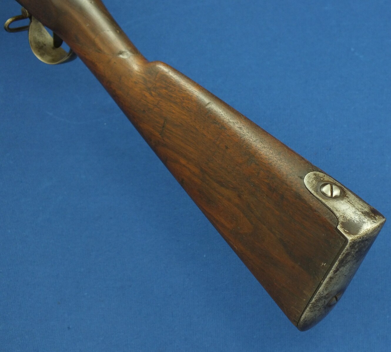 An antique American Civil Model 1842 Percussion Musket by Harpers Ferry. Caliber 69, 42 inch barrel. Length 146cm. In good condition. Price 800 euro.