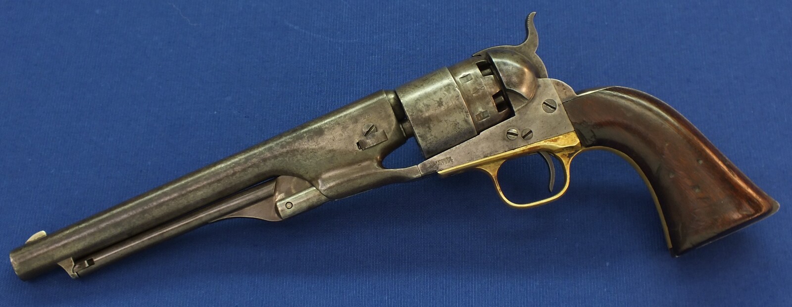 An antique American Civil War Colt Model 1860 Army percussion revolver. 6 shot 44 caliber, 8 inch barrel with New York address. Length 37,5cm. In good/very good condition. Price 2.650 euro.