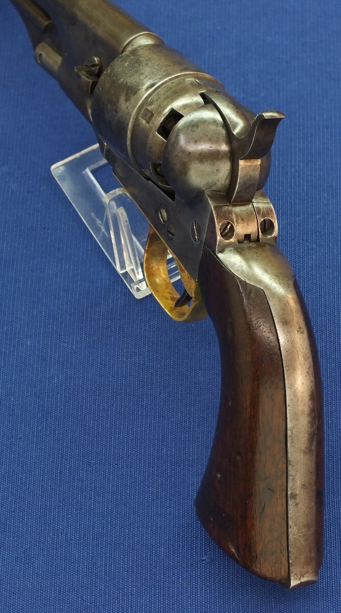 An antique American Civil War Colt Model 1860 Army percussion revolver. 6 shot 44 caliber, 8 inch barrel with New York address. Length 37,5cm. In good/very good condition. Price 2.650 euro.