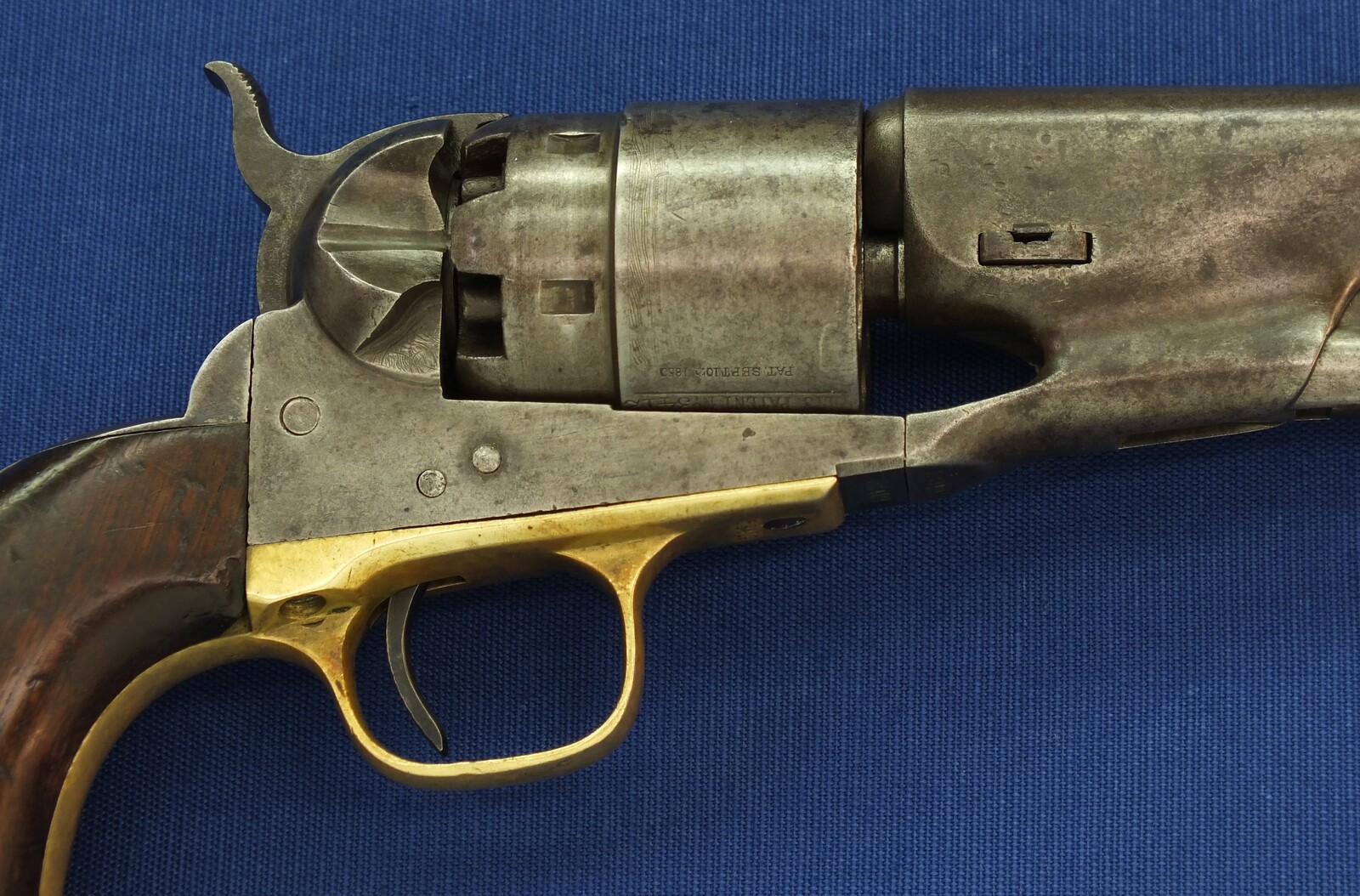 An antique American Civil War Colt Model 1860 Army percussion revolver. 6 shot 44 caliber, 8 inch barrel with New York address. Length 37,5cm. In good/very good condition. Price 2.650 euro.