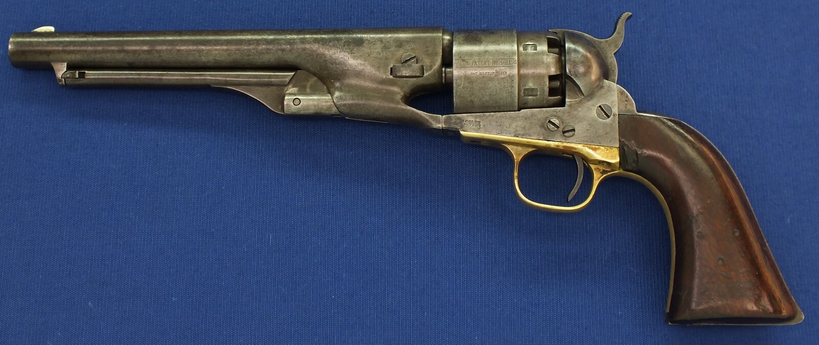 An antique American Civil War Colt Model 1860 Army percussion revolver. 6 shot 44 caliber, 8 inch barrel with New York address. Length 37,5cm. In good/very good condition. Price 2.650 euro.