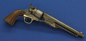 An antique American Civil War Colt Model 1860 Army percussion revolver. 6 shot 44 caliber, 8 inch barrel with New York address. Length 37,5cm. In very good condition. Price 2.950 euro.