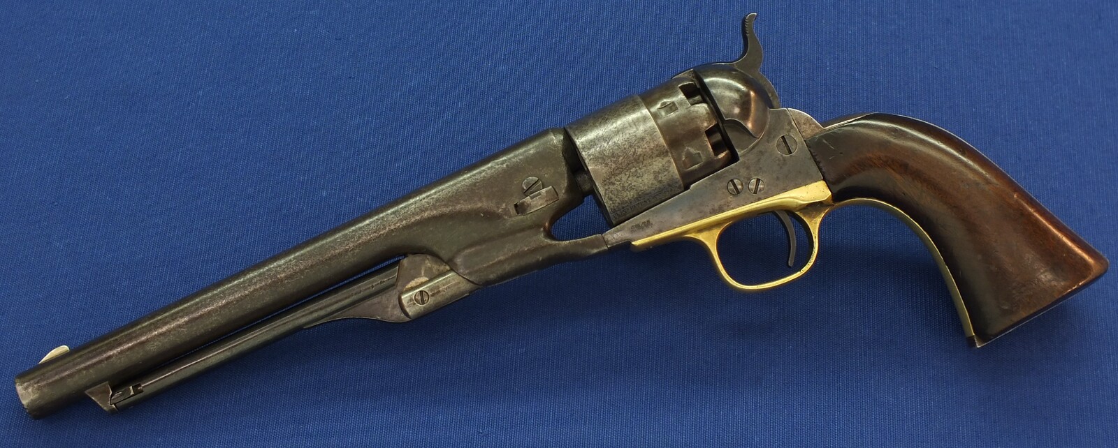 An antique American Civil War Colt Model 1860 Army percussion revolver. 6 shot 44 caliber, 8 inch barrel with New York address. Length 37,5cm. In very good condition. Price 2.950 euro.