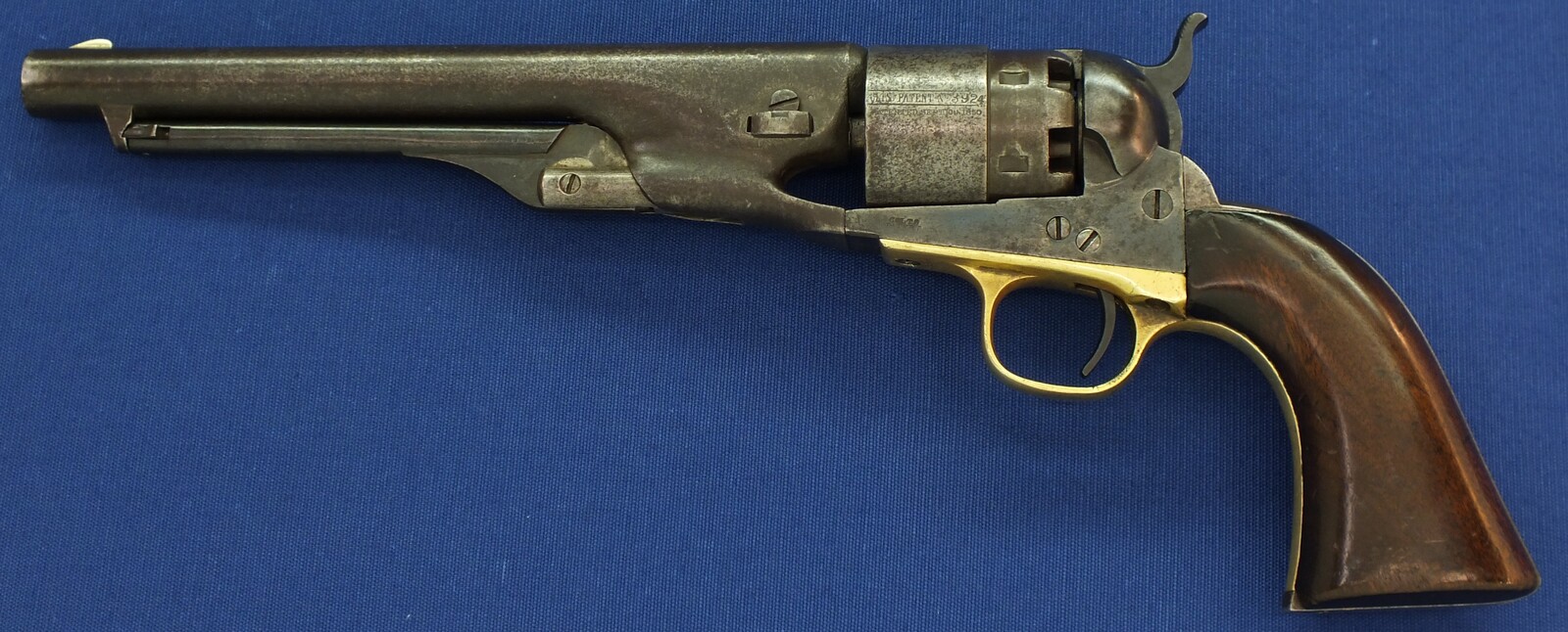 An antique American Civil War Colt Model 1860 Army percussion revolver. 6 shot 44 caliber, 8 inch barrel with New York address. Length 37,5cm. In very good condition. Price 2.950 euro.