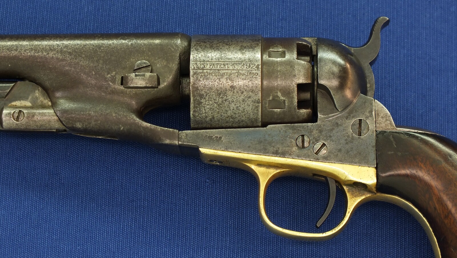 An antique American Civil War Colt Model 1860 Army percussion revolver. 6 shot 44 caliber, 8 inch barrel with New York address. Length 37,5cm. In very good condition. Price 2.950 euro.