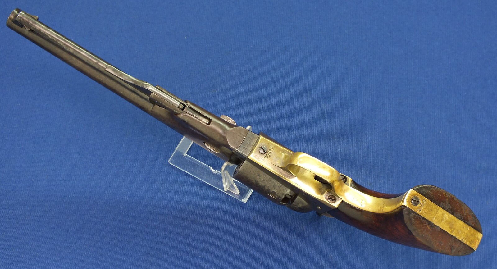 An antique American Civil War Colt Model 1861 6 shot Navy percussion Revolver. 36 Caliber, 7,5 inch barrel with New York address. Length 35,5cm. In very good condition. Price 3.600 euro