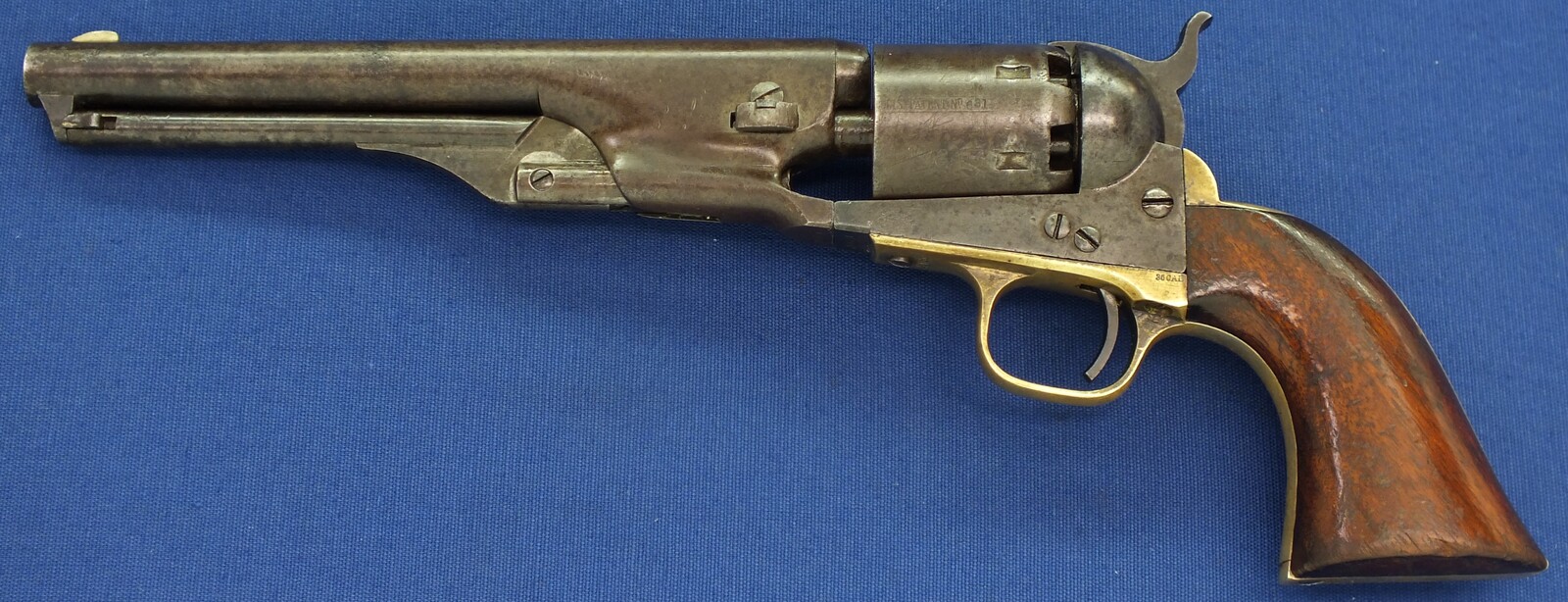 An antique American Civil War Colt Model 1861 6 shot Navy percussion Revolver. 36 Caliber, 7,5 inch barrel with New York address. Length 35,5cm. In very good condition. Price 3.600 euro