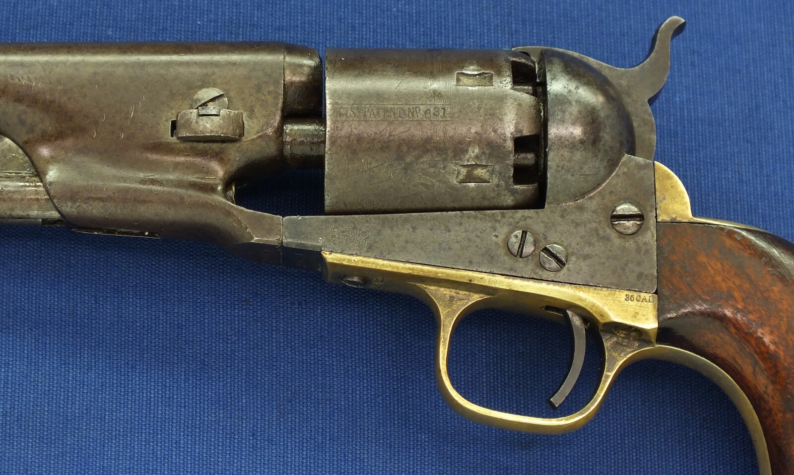 An antique American Civil War Colt Model 1861 6 shot Navy percussion Revolver. 36 Caliber, 7,5 inch barrel with New York address. Length 35,5cm. In very good condition. Price 3.600 euro