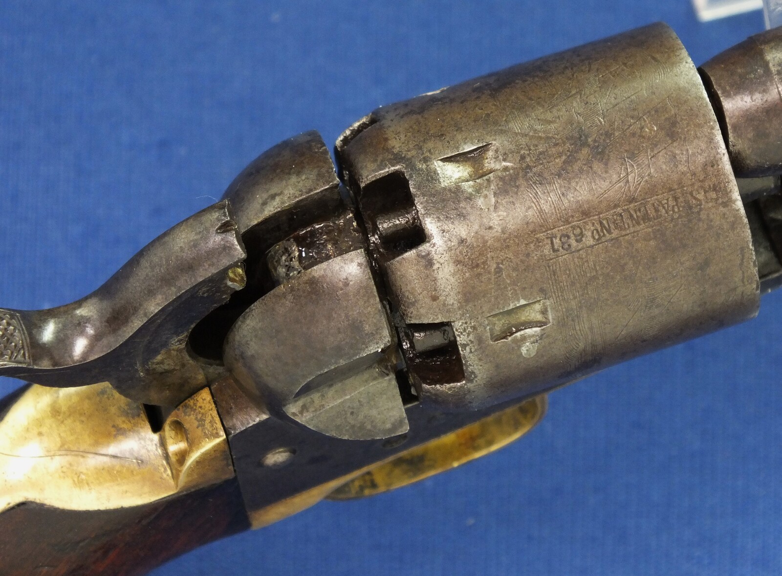 An antique American Civil War Colt Model 1861 6 shot Navy percussion Revolver. 36 Caliber, 7,5 inch barrel with New York address. Length 35,5cm. In very good condition. Price 3.600 euro