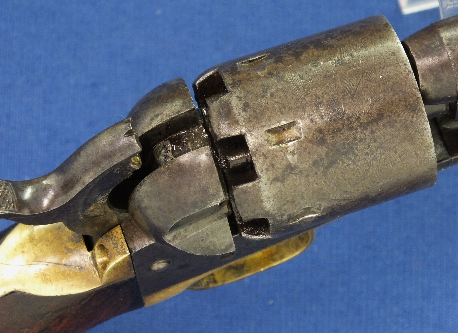 An antique American Civil War Colt Model 1861 6 shot Navy percussion Revolver. 36 Caliber, 7,5 inch barrel with New York address. Length 35,5cm. In very good condition. Price 3.600 euro