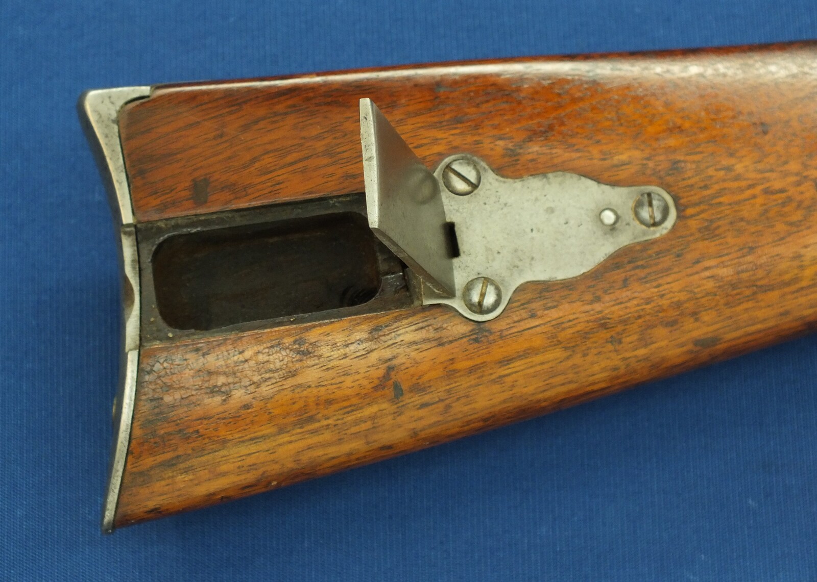 An antique American Civil War Gallager Percussion Carbine by Richardson & Overman Philadelphia. 50 Caliber, 22,1/4 inch Barrel. Length 100cm. In very good condition. Price 2.700 euro.