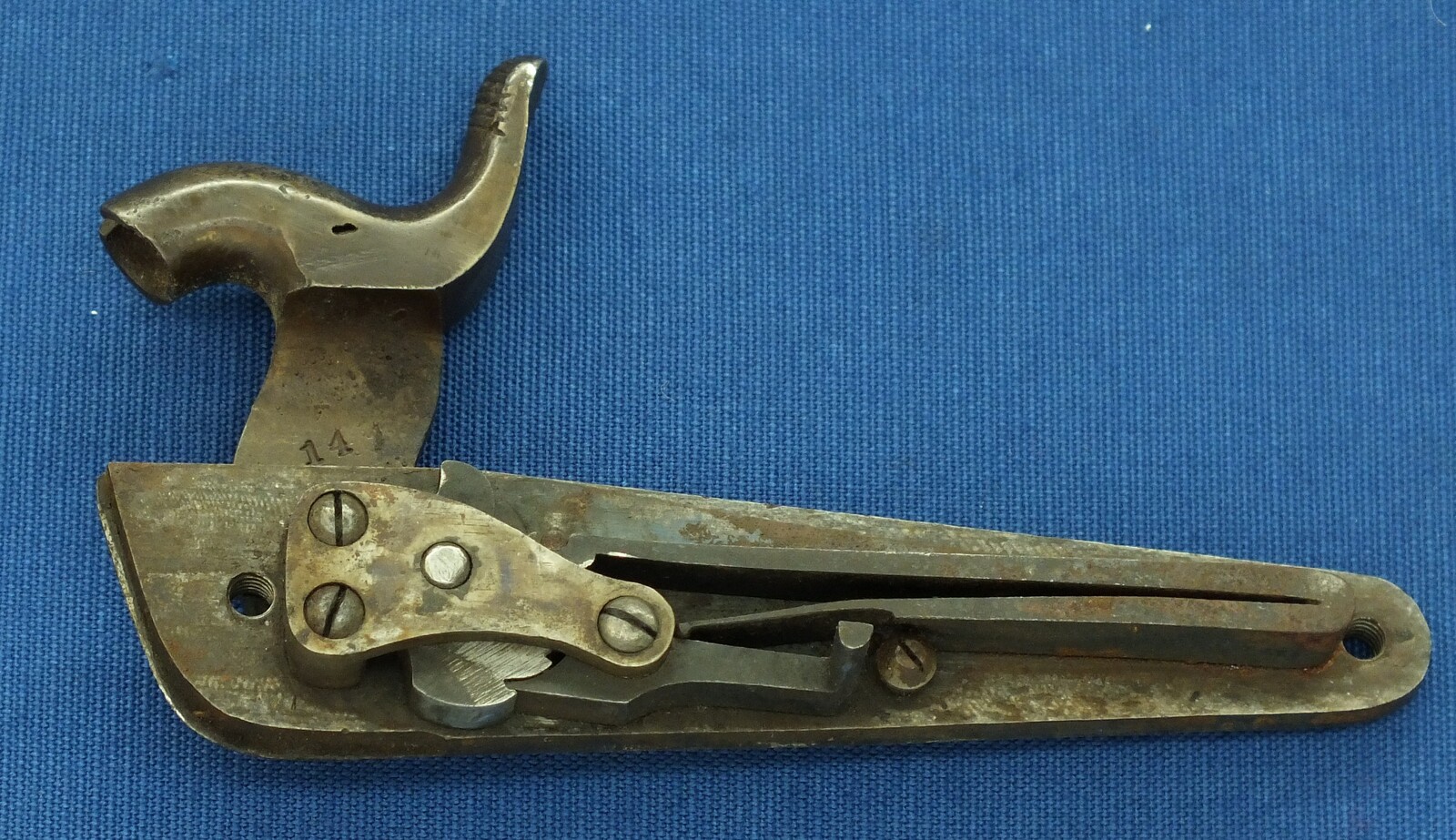 An antique American Civil War Gallager Percussion Carbine by Richardson & Overman Philadelphia. 50 Caliber, 22,1/4 inch Barrel. Length 100cm. In very good condition. Price 2.700 euro.