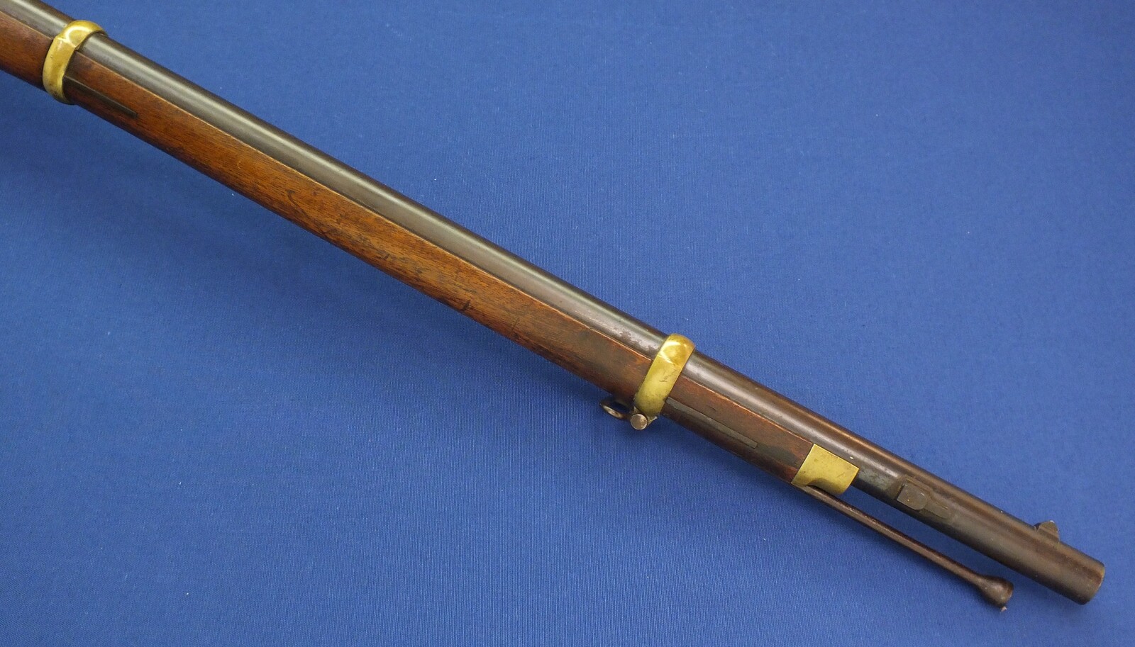 An Antique American Civil War Remington Model 1863 Percussion Zouave Rifle. 58 Caliber, 33 inch barrel. Length 124cm. In very good condition. 