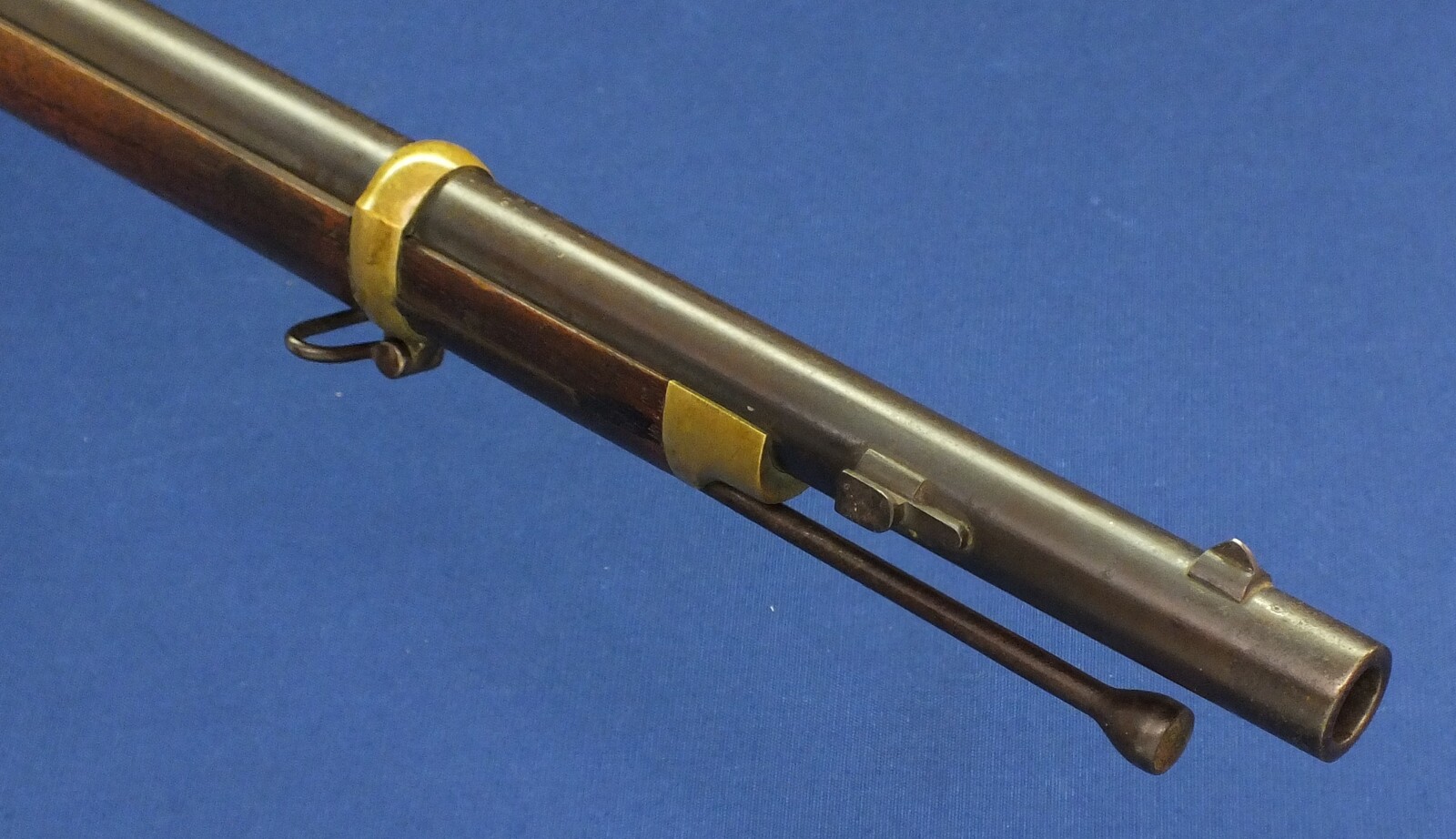 An Antique American Civil War Remington Model 1863 Percussion Zouave Rifle. 58 Caliber, 33 inch barrel. Length 124cm. In very good condition. 