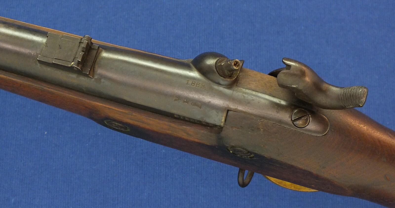 An Antique American Civil War Remington Model 1863 Percussion Zouave Rifle. 58 Caliber, 33 inch barrel. Length 124cm. In very good condition. 