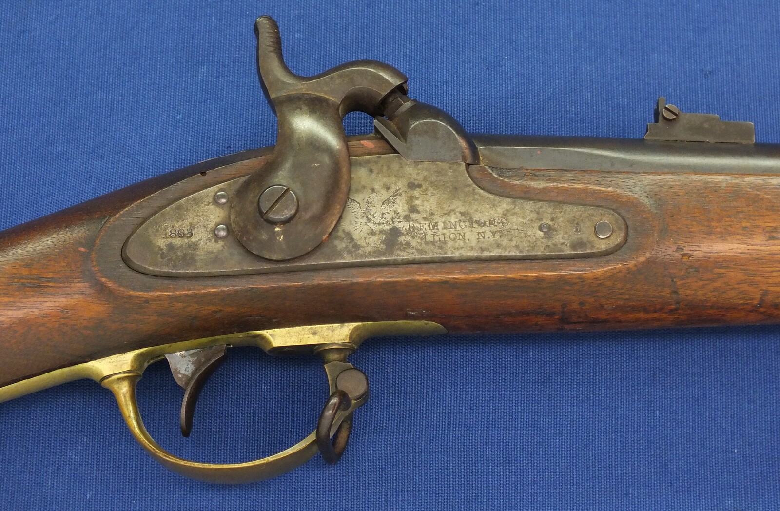 An Antique American Civil War Remington Model 1863 Percussion Zouave Rifle. 58 Caliber, 33 inch barrel. Length 124cm. In very good condition. 