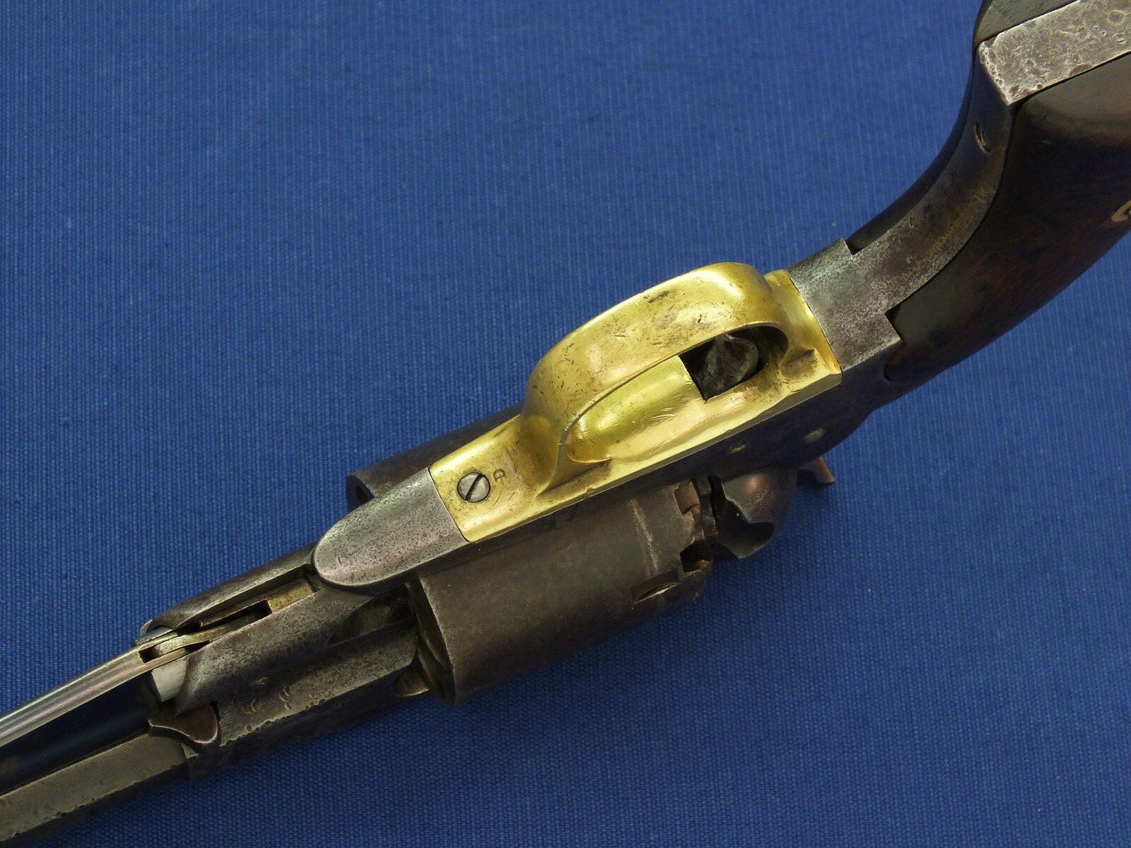 An antique American Civil War Remington New Model Army single action 6 shot Percussion Revolver, .44 caliber, 6 shot, 8 inch barrel, length 37 cm, in good/very good condition Price 2.550 euro