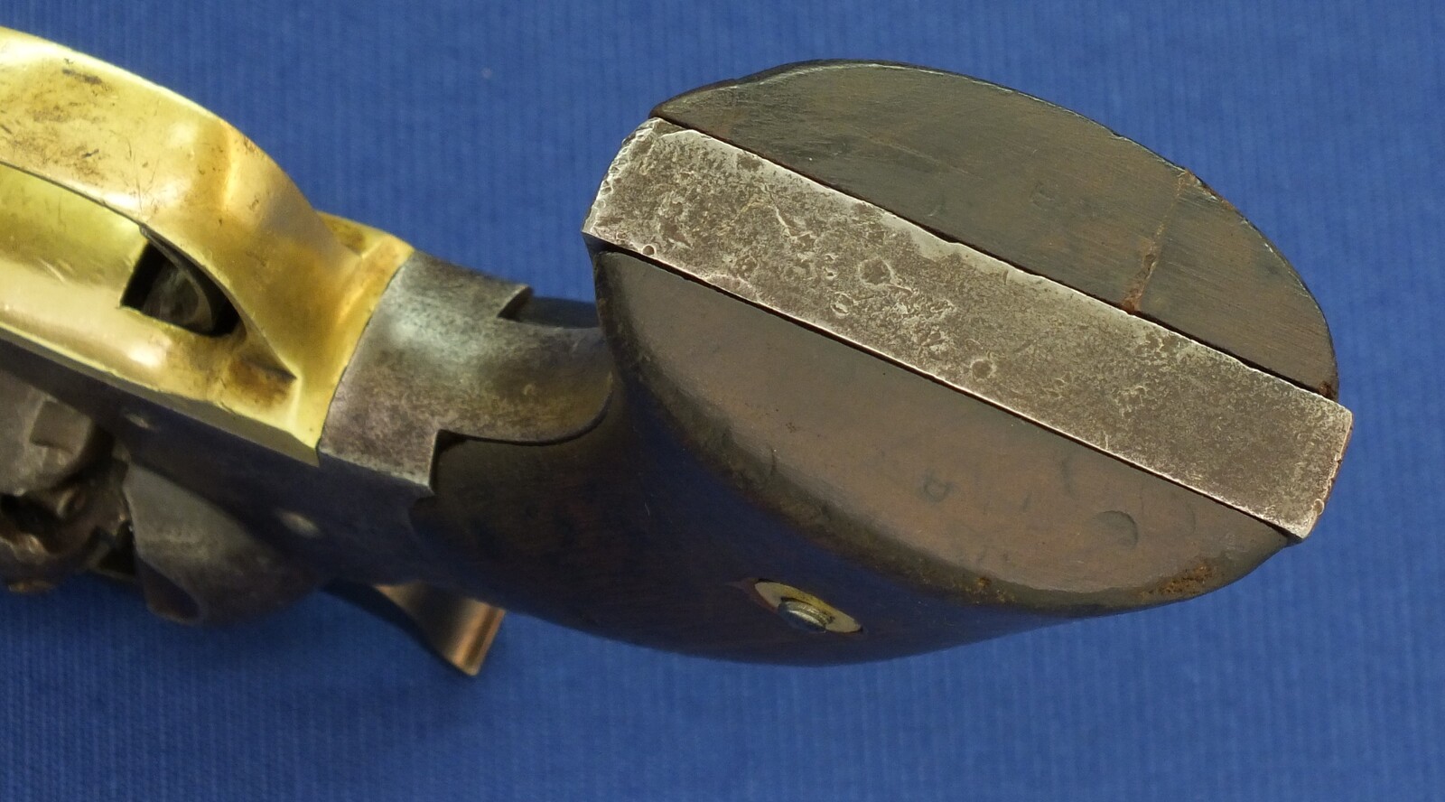 An antique American Civil War Remington New Model Army single action 6 shot Percussion Revolver, .44 caliber, 6 shot, 8 inch barrel, length 37 cm, in good/very good condition Price 2.550 euro
