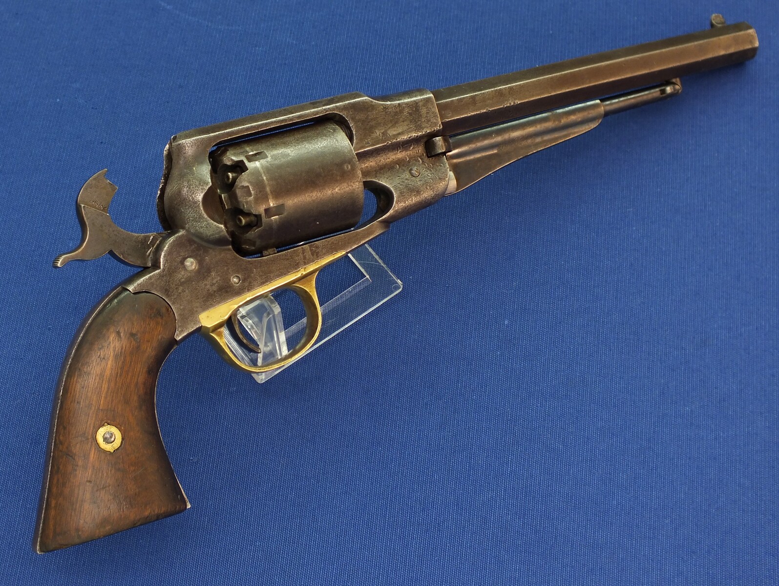 An antique American Civil War Remington New Model Army single action 6 shot Percussion Revolver, .44 caliber, 6 shot, 8 inch barrel, length 37 cm, in good/very good condition Price 2.550 euro