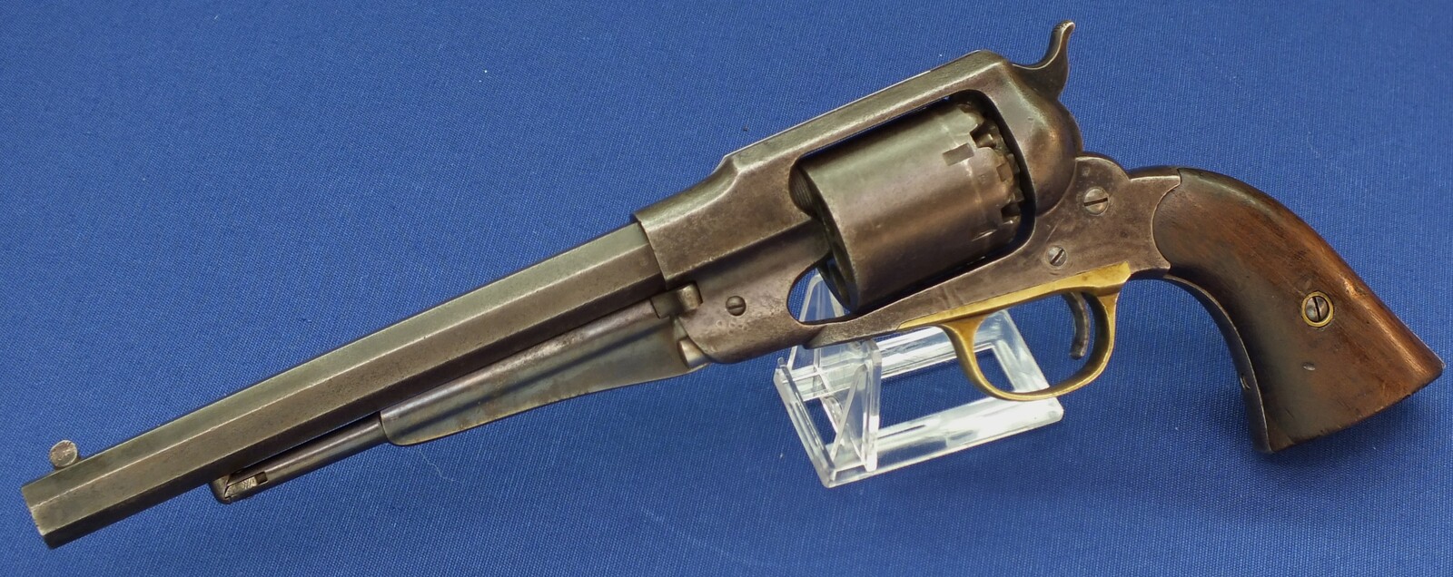 An antique American Civil War Remington New Model Army single action 6 shot Percussion Revolver, .44 caliber, 6 shot, 8 inch barrel, length 37 cm, in good/very good condition Price 2.550 euro