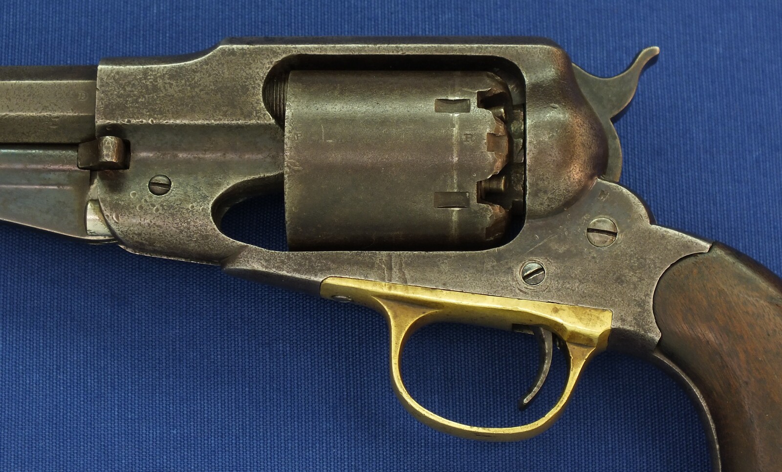 An antique American Civil War Remington New Model Army single action 6 shot Percussion Revolver, .44 caliber, 6 shot, 8 inch barrel, length 37 cm, in good/very good condition Price 2.550 euro