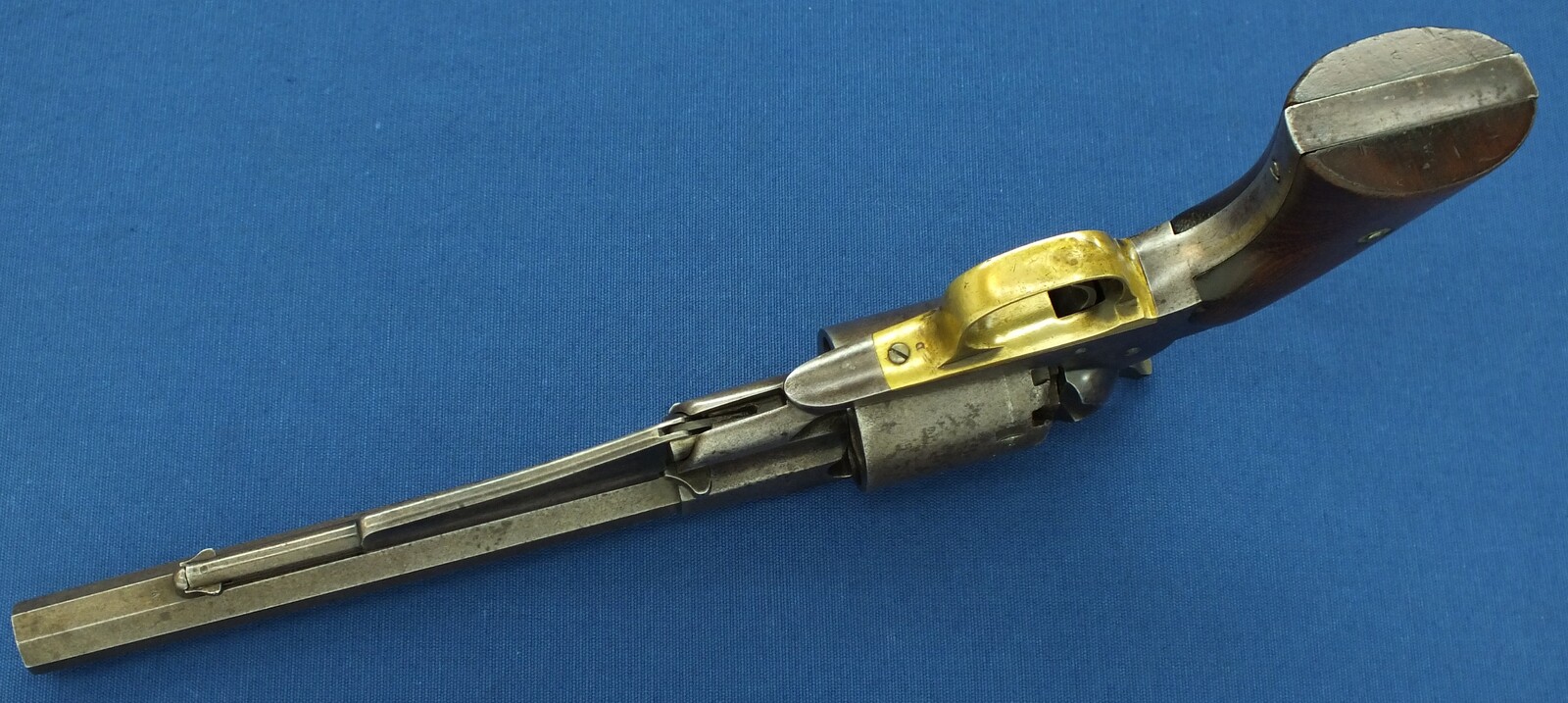 An antique American Civil War Remington New Model Army single action 6 shot Percussion Revolver, .44 caliber, 8 inch barrel, length 37 cm, in very good condition. Price 2.750 euro.
