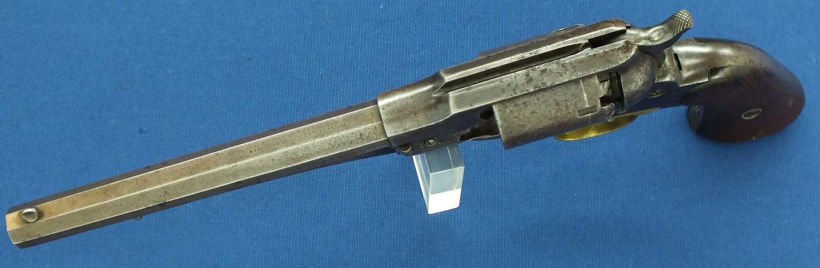 An antique American Civil War Remington New Model Army single action 6 shot Percussion Revolver, .44 caliber, 8 inch barrel, length 37 cm, in very good condition. Price 2.750 euro.