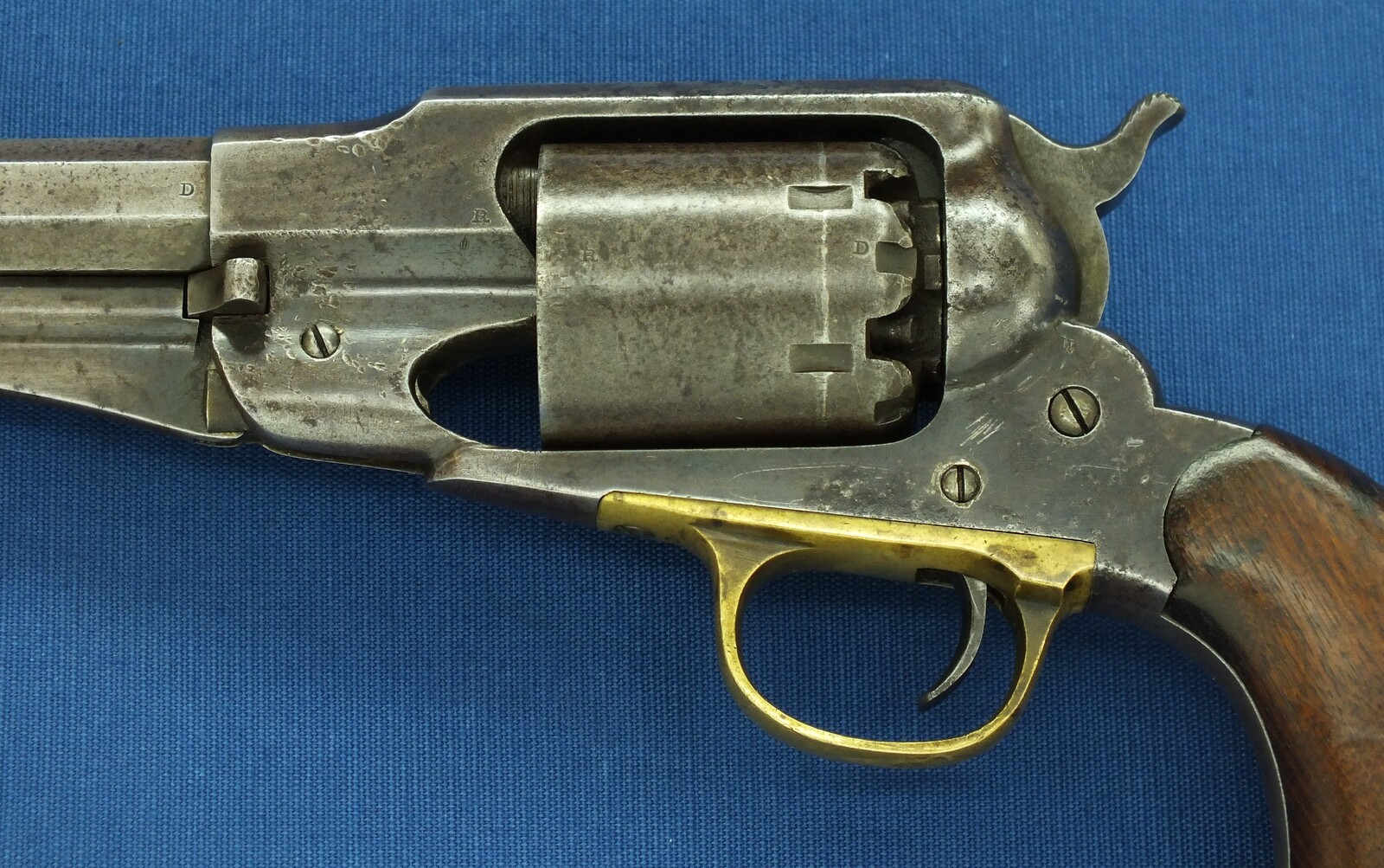 An antique American Civil War Remington New Model Army single action 6 shot Percussion Revolver, .44 caliber, 8 inch barrel, length 37 cm, in very good condition. Price 2.750 euro.