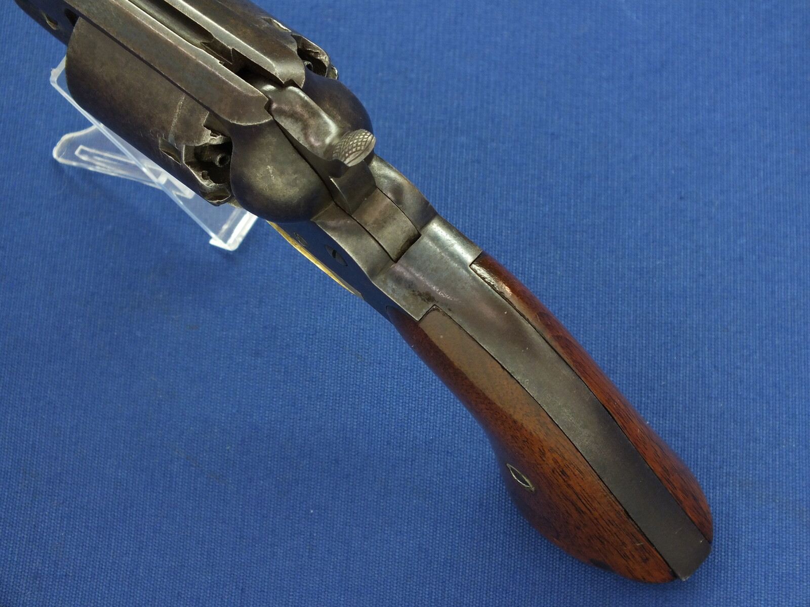 An antique American Civil War Remington Transitional New Model Army single action 6 shot Percussion Revolver, .44 caliber, 8 inch barrel, length 37 cm, in very good condition Price 3.975 euro