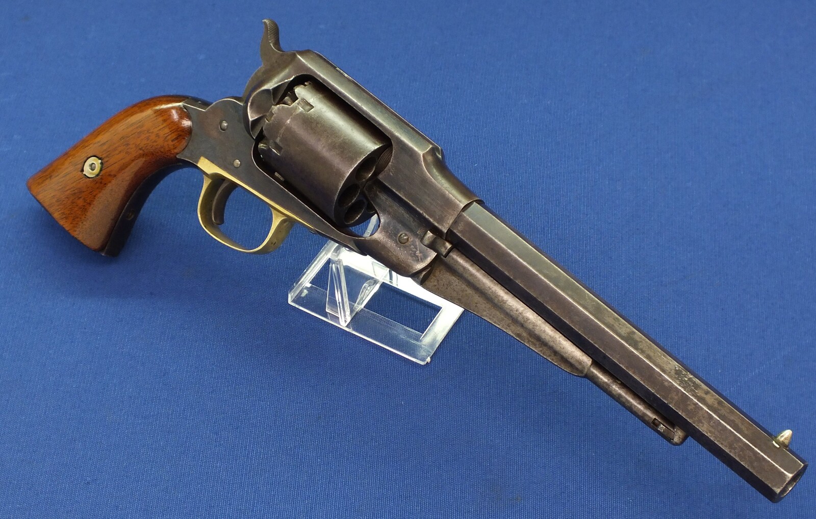 An antique American Civil War Remington Transitional New Model Army single action 6 shot Percussion Revolver, .44 caliber, 8 inch barrel, length 37 cm, in very good condition Price 3.975 euro