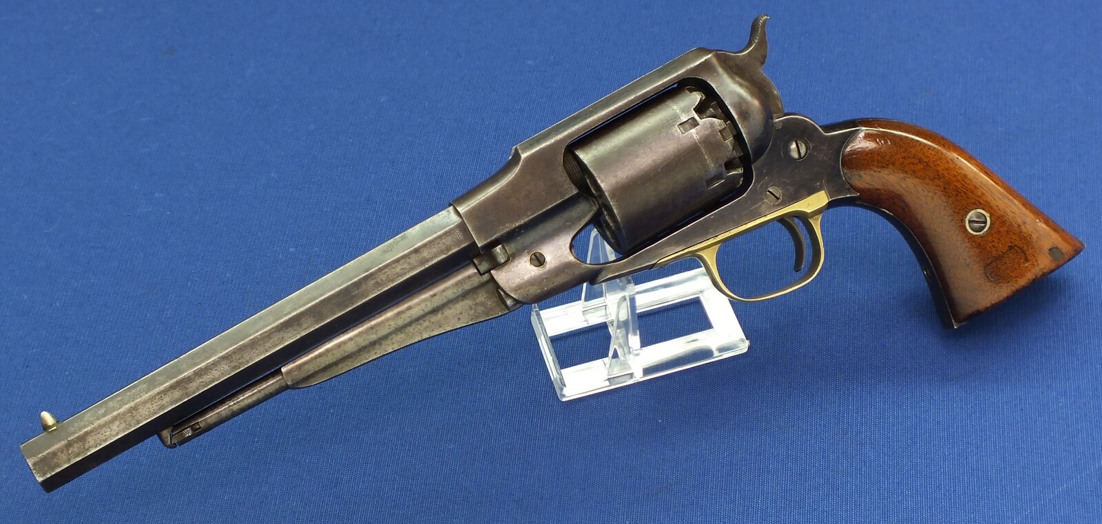 An antique American Civil War Remington Transitional New Model Army single action 6 shot Percussion Revolver, .44 caliber, 8 inch barrel, length 37 cm, in very good condition Price 3.975 euro