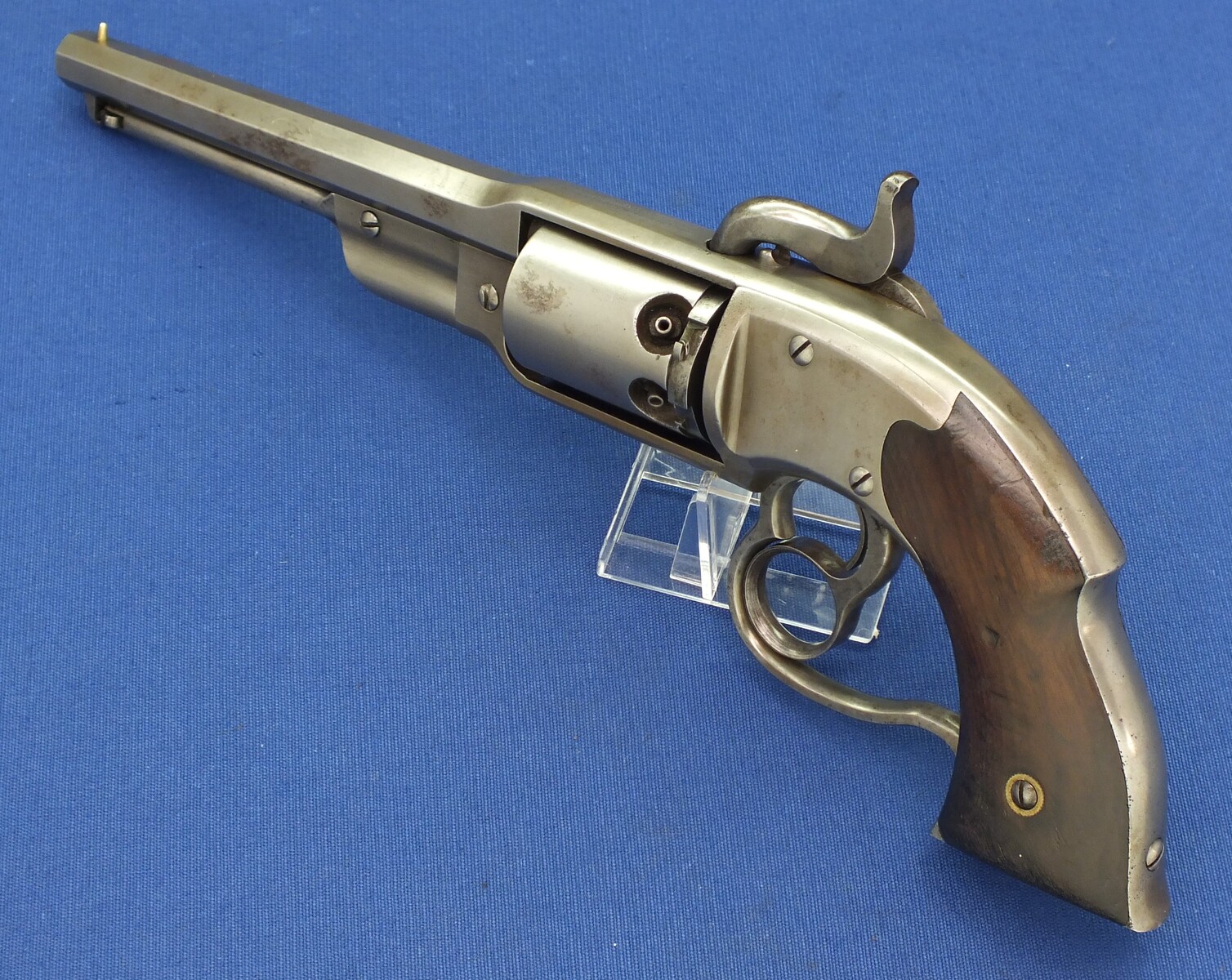 An antique American Civil War Savage Revolving Fire-Arms Co Navy Model Percussion Revolver, .36 caliber, 6 shot, 7 1/8 inch barrel , length  38cm, in very good condition. Price 3.250 euro