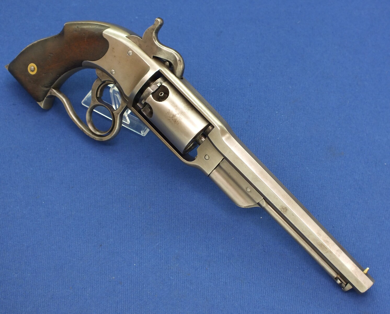 An antique American Civil War Savage Revolving Fire-Arms Co Navy Model Percussion Revolver, .36 caliber, 6 shot, 7 1/8 inch barrel , length  38cm, in very good condition. Price 3.250 euro