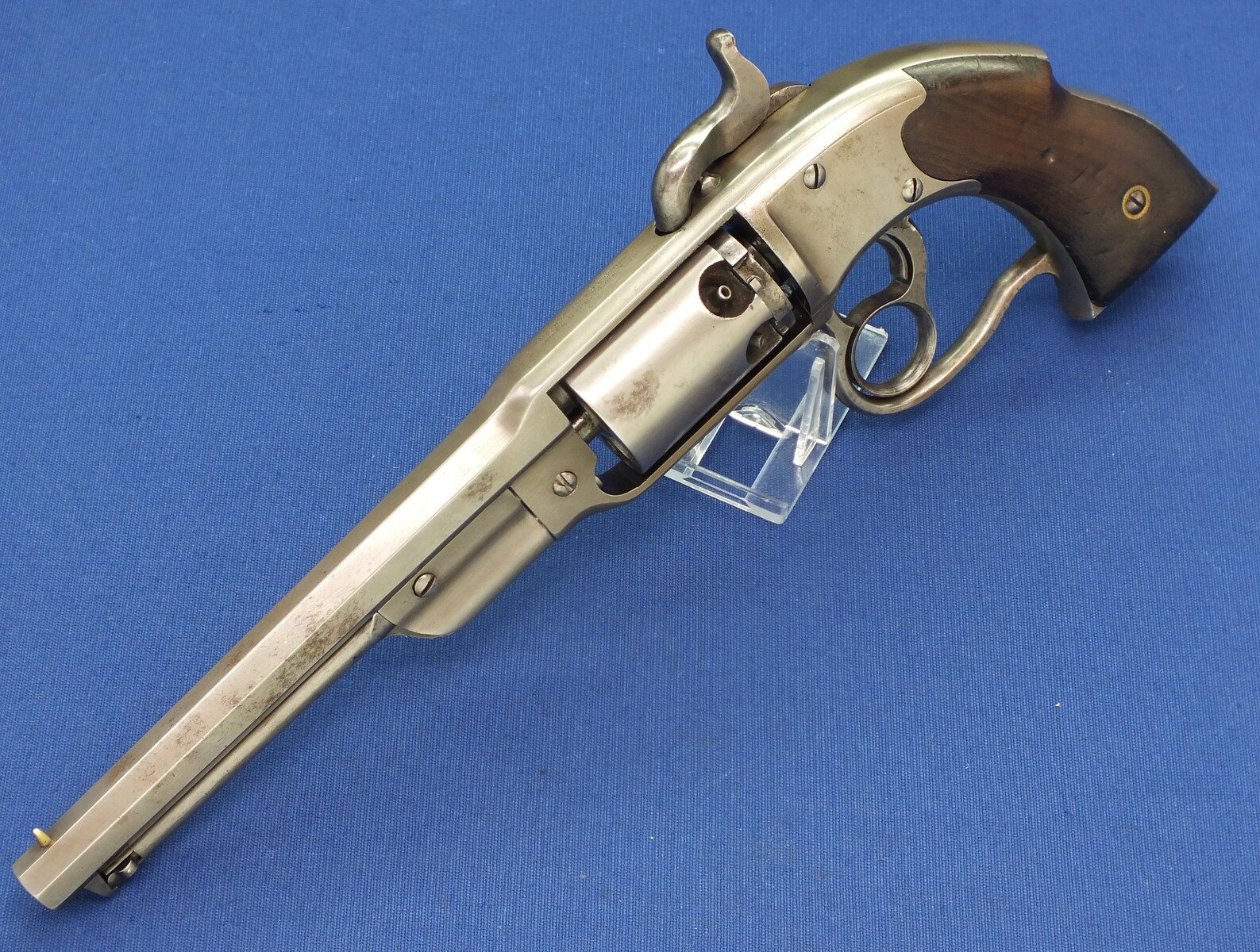 An antique American Civil War Savage Revolving Fire-Arms Co Navy Model Percussion Revolver, .36 caliber, 6 shot, 7 1/8 inch barrel , length  38cm, in very good condition. Price 3.250 euro