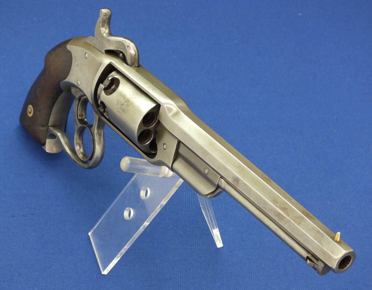 An antique American Civil War Savage Revolving Fire-Arms Co Navy Model Percussion Revolver, .36 caliber, 6 shot, 7 1/8 inch barrel , length  38cm, in very good condition. Price 3.250 euro