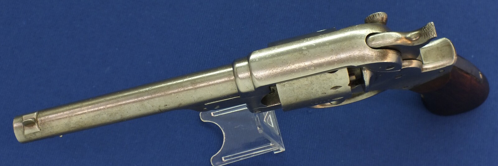 An antique American Civil War Starr Arms Co Double Action Model 1858 Army 6 shot percussion Revolver. 44 Caliber. Length 33cm. In good condition. Price 1.650 euro.