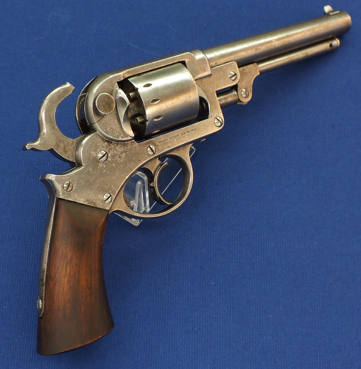 An antique American Civil War Starr Arms Co Double Action Model 1858 Army 6 shot percussion Revolver. 44 Caliber. Length 33cm. In good condition. Price 1.650 euro.