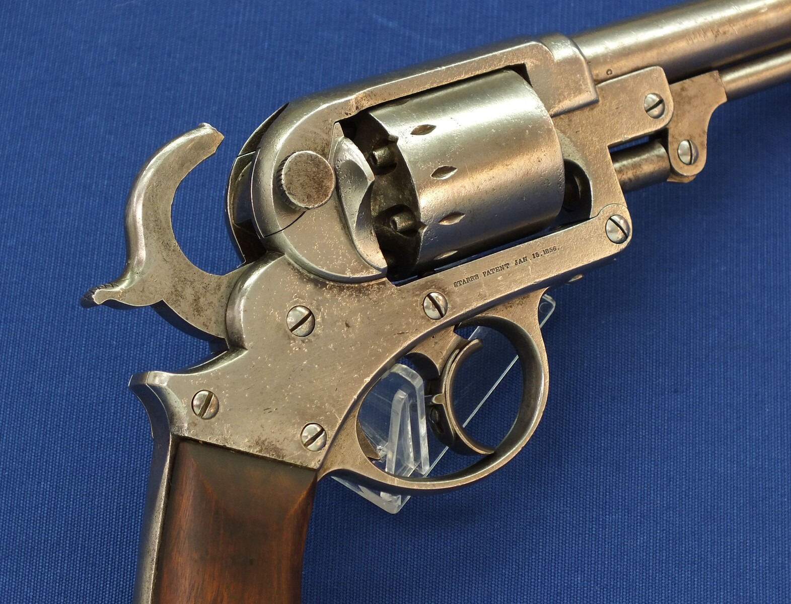 An antique American Civil War Starr Arms Co Double Action Model 1858 Army 6 shot percussion Revolver. 44 Caliber. Length 33cm. In good condition. Price 1.650 euro.
