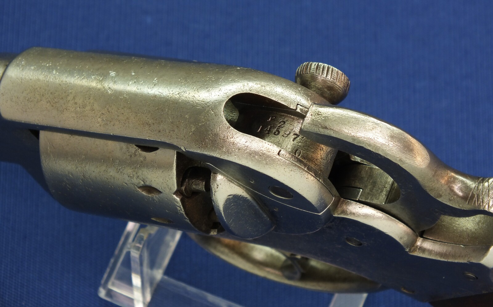 An antique American Civil War Starr Arms Co Double Action Model 1858 Army 6 shot percussion Revolver. 44 Caliber. Length 33cm. In good condition. Price 1.650 euro.