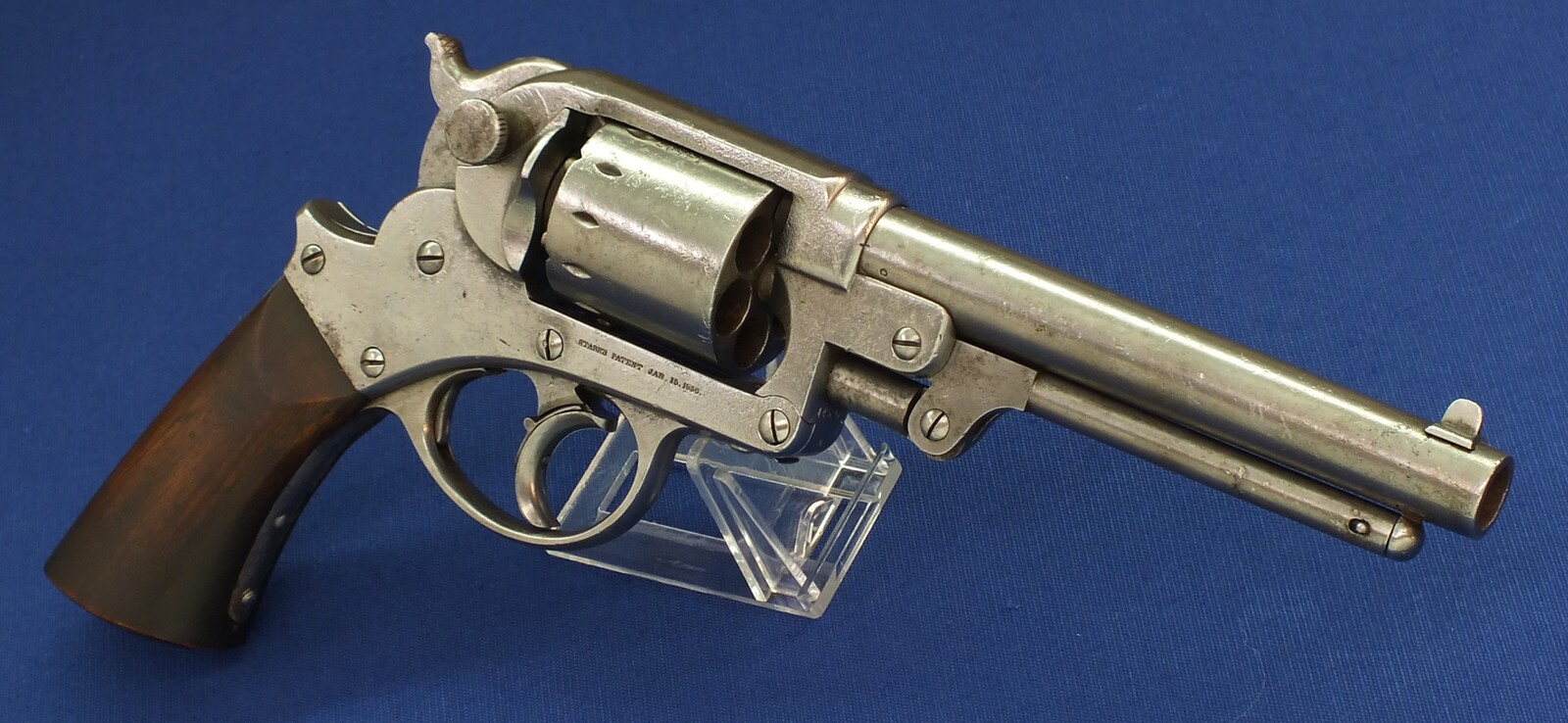 An antique American Civil War Starr Arms Co Double Action Model 1858 Army 6 shot percussion Revolver. 44 Caliber. Length 33cm. In good condition. Price 1.650 euro.