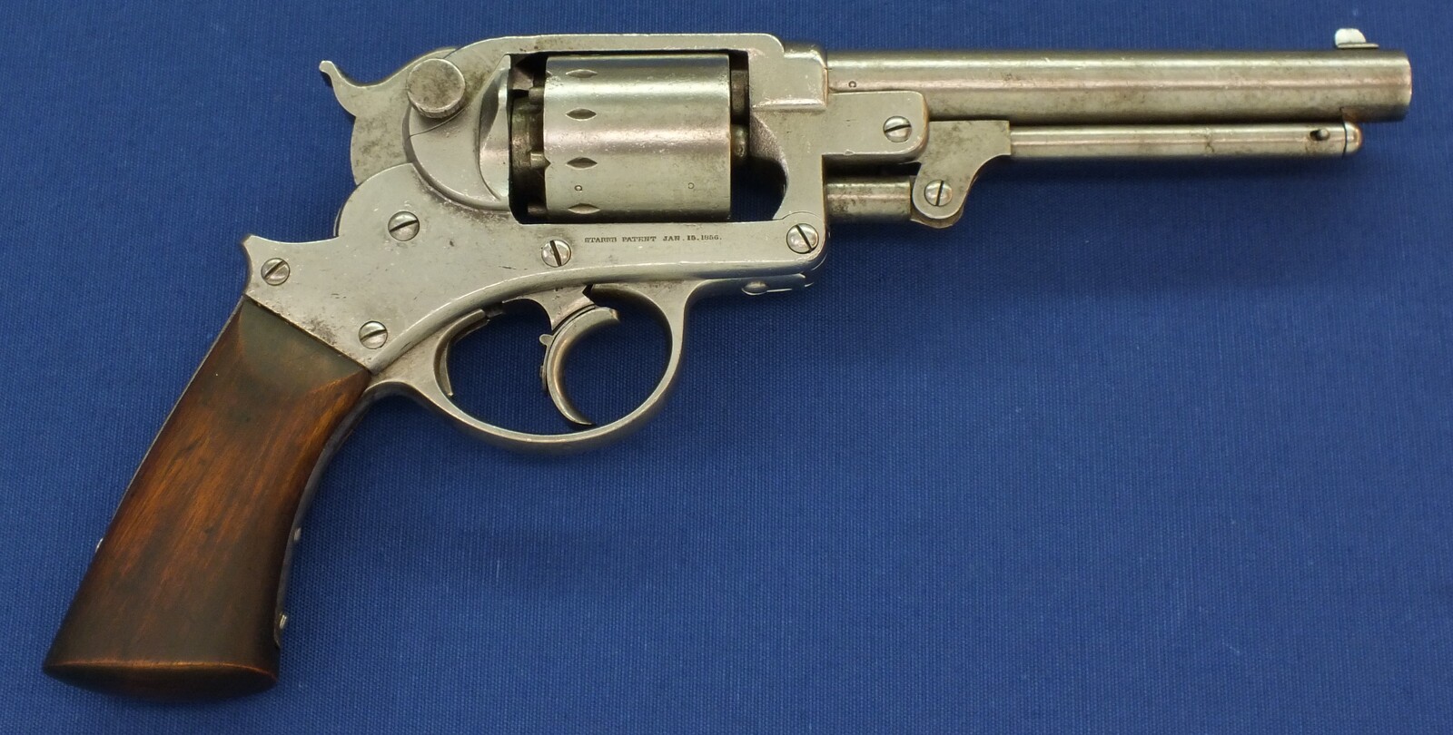 An antique American Civil War Starr Arms Co Double Action Model 1858 Army 6 shot percussion Revolver. 44 Caliber. Length 33cm. In good condition. Price 1.650 euro.
