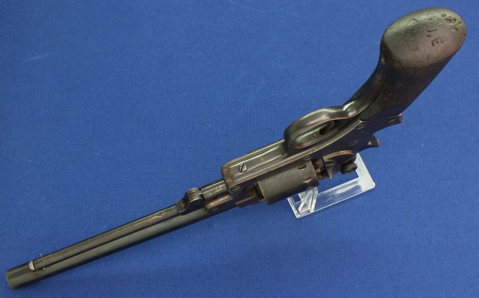 An antique American Civil War Starr Arms Co Single Action Model 1863 Army 6 shot percussion Revolver. 44 Caliber. Length 37,5cm. In good/very good condition. Price 2.150 euro.