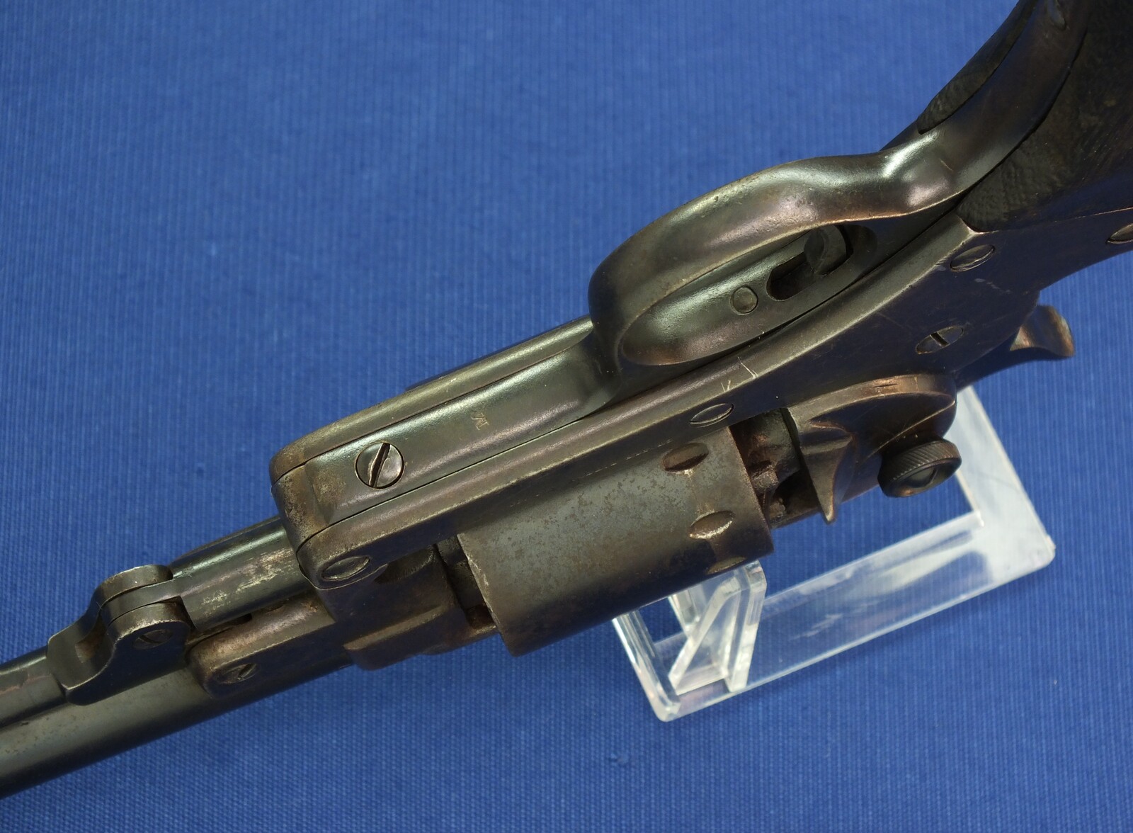 An antique American Civil War Starr Arms Co Single Action Model 1863 Army 6 shot percussion Revolver. 44 Caliber. Length 37,5cm. In good/very good condition. Price 2.150 euro.